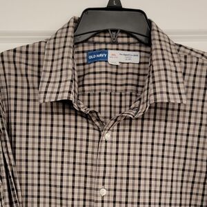 Old Navy Men's Tan and Black Plaid Shirt